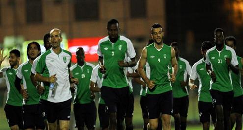 الأهلي يجري مرانه الرئيسي استعداداً لهجر.. والكبير يغادر التدريب